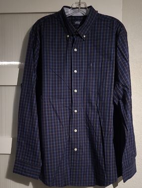 Izod Men's Navy and Brown Plaid Button-Down Shirt